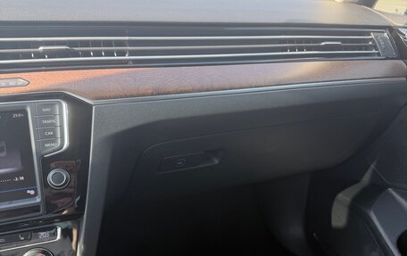 Volkswagen Passat B8 рестайлинг, 2017 год, 2 200 000 рублей, 17 фотография