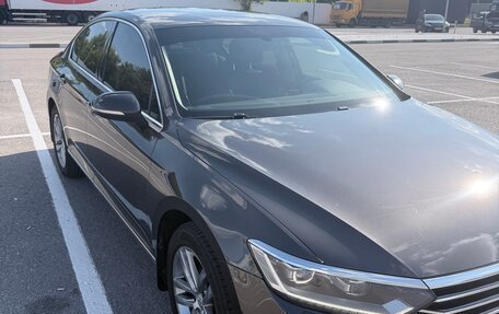 Volkswagen Passat B8 рестайлинг, 2017 год, 2 200 000 рублей, 23 фотография