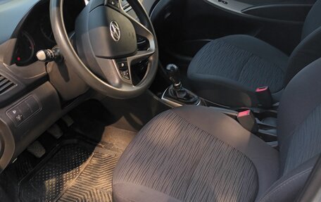 Hyundai Solaris II рестайлинг, 2016 год, 850 000 рублей, 10 фотография