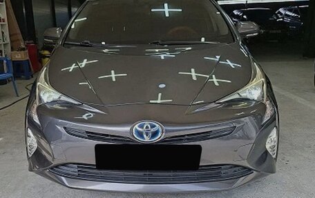 Toyota Prius IV XW50, 2020 год, 1 799 000 рублей, 1 фотография