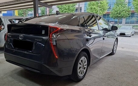 Toyota Prius IV XW50, 2020 год, 1 799 000 рублей, 3 фотография