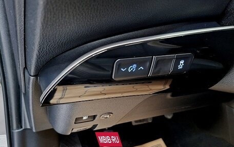 Toyota Prius IV XW50, 2020 год, 1 799 000 рублей, 9 фотография