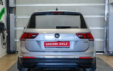 Volkswagen Tiguan II, 2020 год, 2 525 000 рублей, 6 фотография
