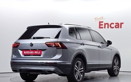 Volkswagen Tiguan II, 2020 год, 2 550 000 рублей, 3 фотография
