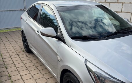 Hyundai Solaris II рестайлинг, 2015 год, 1 000 000 рублей, 2 фотография
