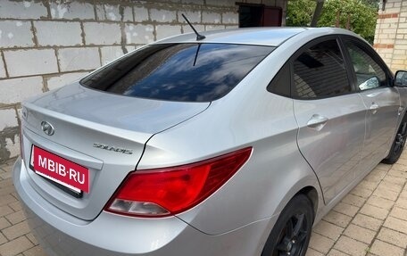 Hyundai Solaris II рестайлинг, 2015 год, 1 000 000 рублей, 5 фотография