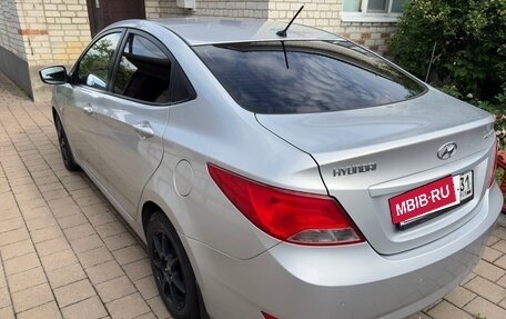 Hyundai Solaris II рестайлинг, 2015 год, 1 000 000 рублей, 6 фотография