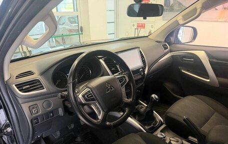 Mitsubishi Pajero Sport III рестайлинг, 2018 год, 2 750 000 рублей, 13 фотография