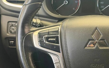 Mitsubishi Pajero Sport III рестайлинг, 2018 год, 2 750 000 рублей, 24 фотография