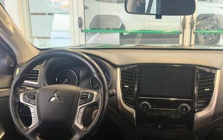 Mitsubishi Pajero Sport III рестайлинг, 2018 год, 2 750 000 рублей, 26 фотография