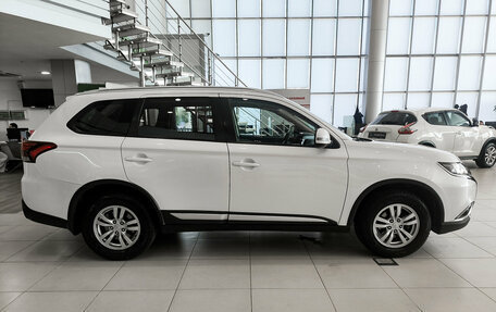 Mitsubishi Outlander III рестайлинг 3, 2018 год, 1 680 000 рублей, 5 фотография