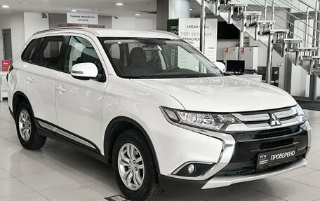 Mitsubishi Outlander III рестайлинг 3, 2018 год, 1 680 000 рублей, 3 фотография