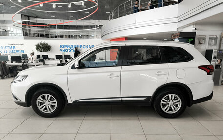 Mitsubishi Outlander III рестайлинг 3, 2018 год, 1 680 000 рублей, 10 фотография