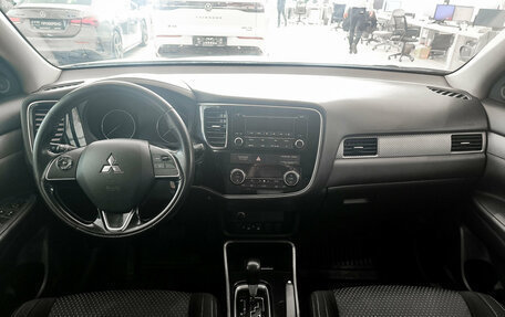 Mitsubishi Outlander III рестайлинг 3, 2018 год, 1 680 000 рублей, 17 фотография