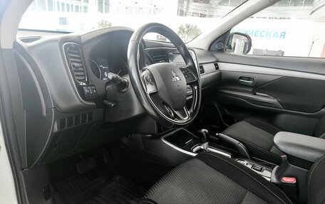 Mitsubishi Outlander III рестайлинг 3, 2018 год, 1 680 000 рублей, 20 фотография