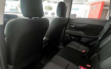 Mitsubishi Outlander III рестайлинг 3, 2018 год, 1 680 000 рублей, 15 фотография