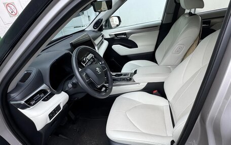 Toyota Highlander, 2025 год, 5 200 000 рублей, 30 фотография