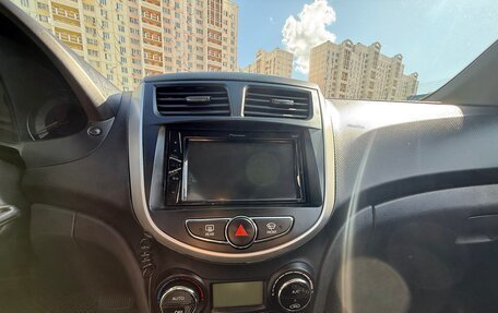 Hyundai Solaris II рестайлинг, 2011 год, 540 000 рублей, 13 фотография