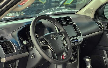 Toyota Land Cruiser Prado 150 рестайлинг 2, 2019 год, 5 900 000 рублей, 12 фотография