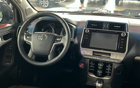 Toyota Land Cruiser Prado 150 рестайлинг 2, 2019 год, 5 900 000 рублей, 26 фотография