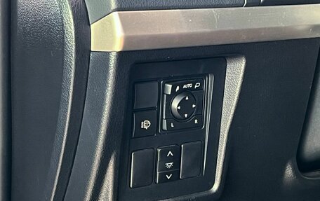 Toyota Land Cruiser Prado 150 рестайлинг 2, 2019 год, 5 900 000 рублей, 17 фотография