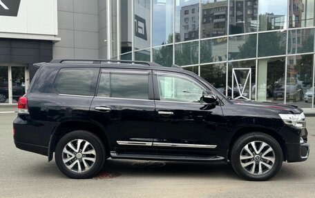 Toyota Land Cruiser 200, 2016 год, 4 990 000 рублей, 3 фотография