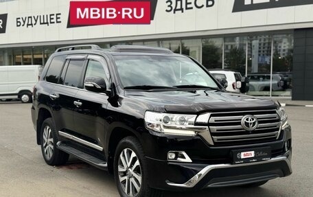 Toyota Land Cruiser 200, 2016 год, 4 990 000 рублей, 2 фотография