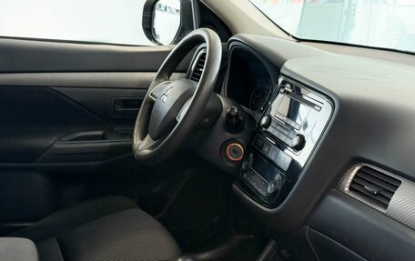 Mitsubishi Outlander III рестайлинг 3, 2014 год, 1 287 000 рублей, 6 фотография