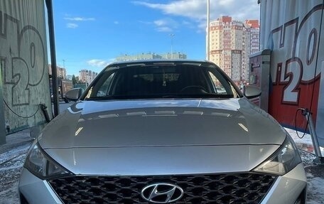Hyundai Solaris II рестайлинг, 2021 год, 1 590 000 рублей, 3 фотография
