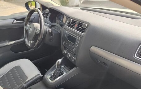 Volkswagen Jetta VI, 2013 год, 1 250 000 рублей, 8 фотография