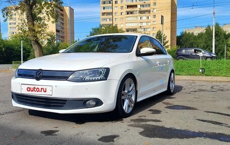 Volkswagen Jetta VI, 2013 год, 1 250 000 рублей, 2 фотография
