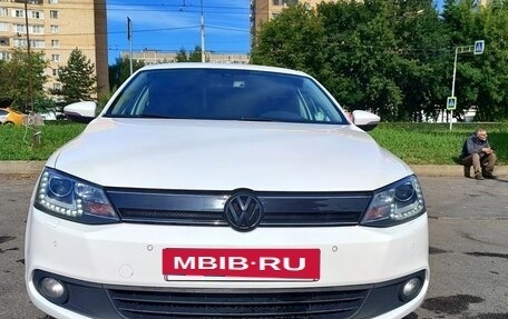 Volkswagen Jetta VI, 2013 год, 1 250 000 рублей, 3 фотография