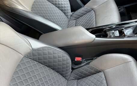 Toyota C-HR I рестайлинг, 2019 год, 2 450 000 рублей, 14 фотография