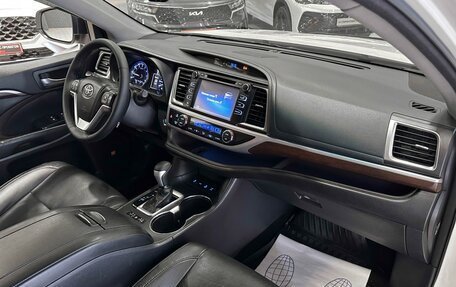 Toyota Highlander III, 2014 год, 2 850 000 рублей, 17 фотография
