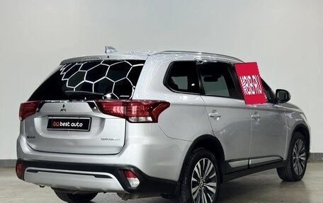 Mitsubishi Outlander III рестайлинг 3, 2018 год, 1 990 000 рублей, 5 фотография