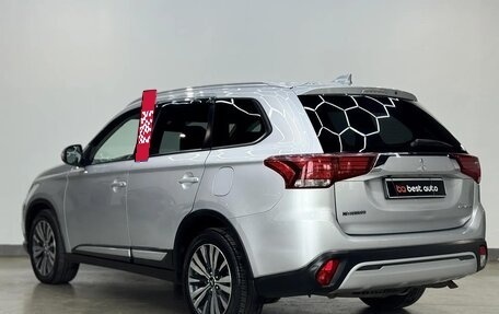Mitsubishi Outlander III рестайлинг 3, 2018 год, 1 990 000 рублей, 7 фотография