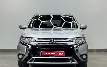 Mitsubishi Outlander III рестайлинг 3, 2018 год, 1 990 000 рублей, 2 фотография