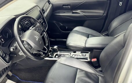 Mitsubishi Outlander III рестайлинг 3, 2018 год, 1 990 000 рублей, 16 фотография