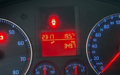 Volkswagen Golf V, 2004 год, 333 000 рублей, 10 фотография