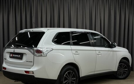 Mitsubishi Outlander III рестайлинг 3, 2013 год, 1 299 777 рублей, 4 фотография
