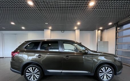 Mitsubishi Outlander III рестайлинг 3, 2020 год, 2 093 000 рублей, 2 фотография