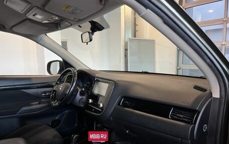 Mitsubishi Outlander III рестайлинг 3, 2020 год, 2 093 000 рублей, 12 фотография