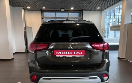 Mitsubishi Outlander III рестайлинг 3, 2020 год, 2 093 000 рублей, 4 фотография