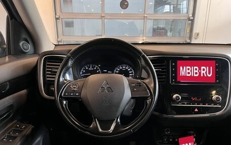 Mitsubishi Outlander III рестайлинг 3, 2020 год, 2 093 000 рублей, 10 фотография