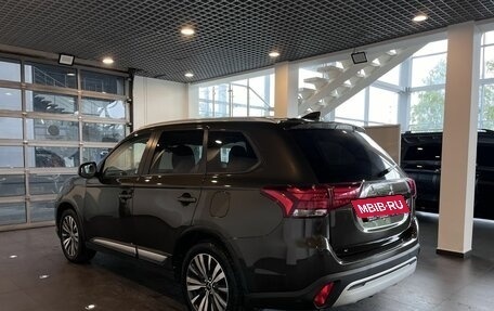 Mitsubishi Outlander III рестайлинг 3, 2020 год, 2 093 000 рублей, 5 фотография