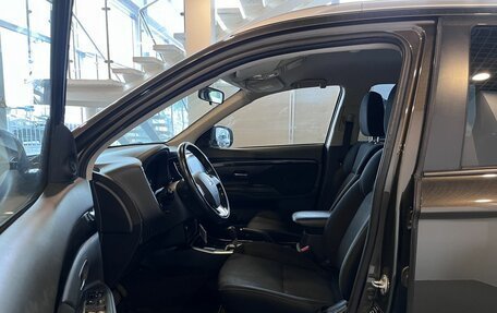 Mitsubishi Outlander III рестайлинг 3, 2020 год, 2 093 000 рублей, 14 фотография