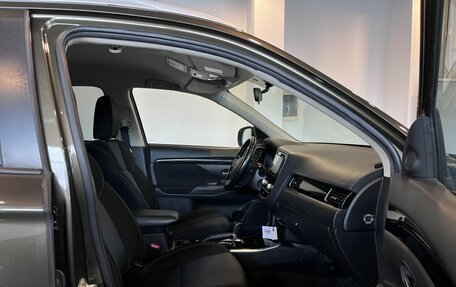 Mitsubishi Outlander III рестайлинг 3, 2020 год, 2 093 000 рублей, 26 фотография