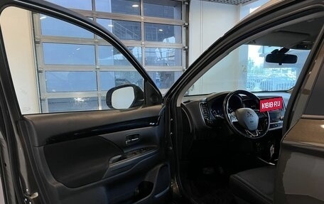 Mitsubishi Outlander III рестайлинг 3, 2020 год, 2 093 000 рублей, 18 фотография