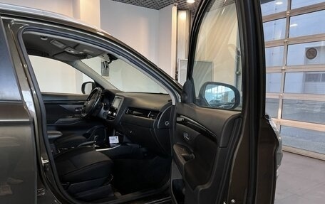 Mitsubishi Outlander III рестайлинг 3, 2020 год, 2 093 000 рублей, 24 фотография