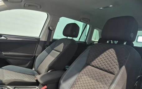 Volkswagen Tiguan II, 2019 год, 2 496 000 рублей, 16 фотография